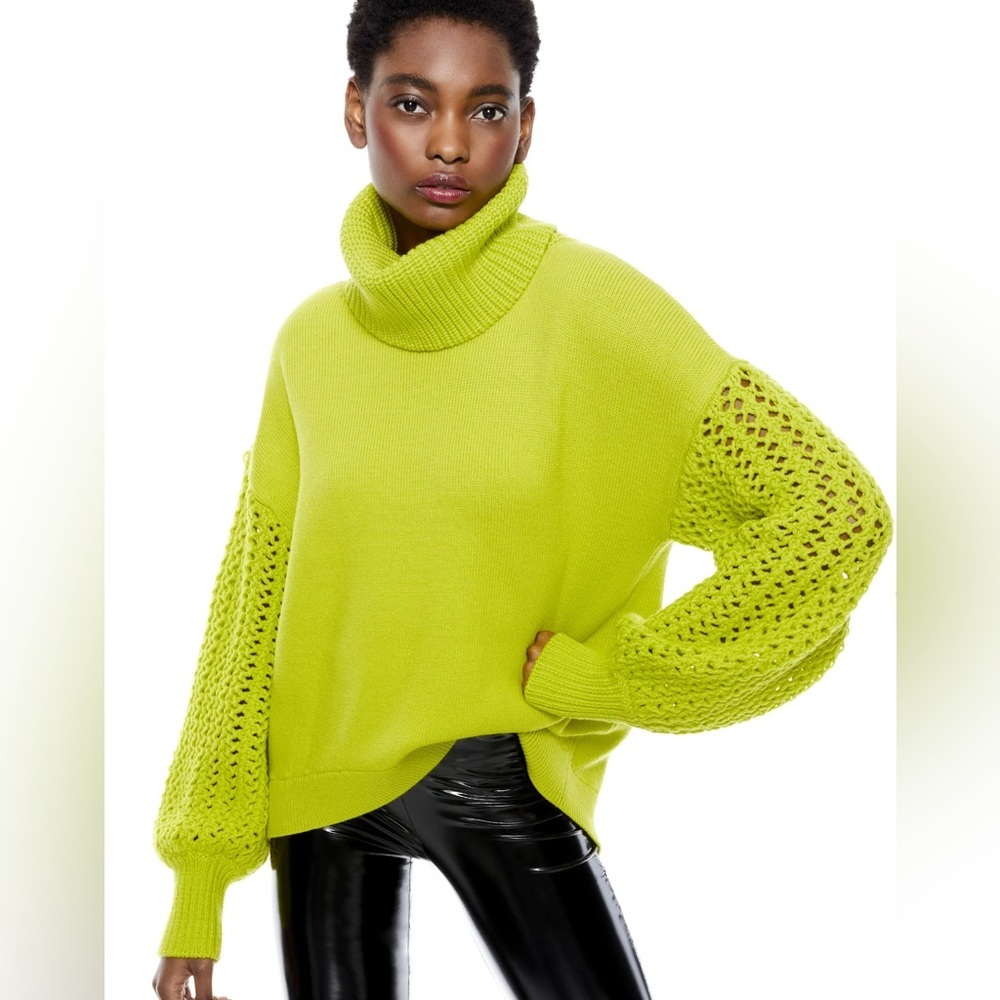 Alice + Olivia Sweaters Alice + Olivia Adela Round Hem Turtleneck - S